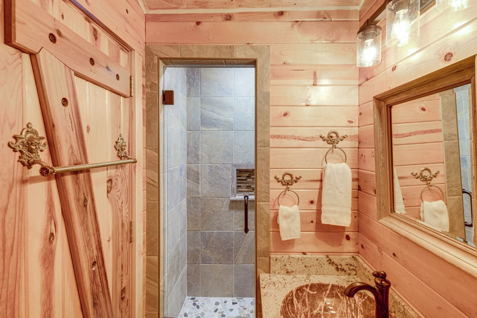 Remote Idaho Mountain Lodge w/ River Access! Cottage in Salmon River