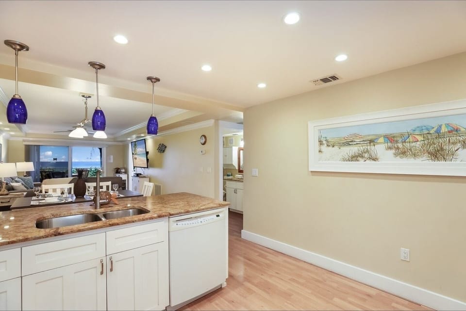 Condo, 2 Bedrooms | Private kitchen | Coffee/tea maker, oven, toaster