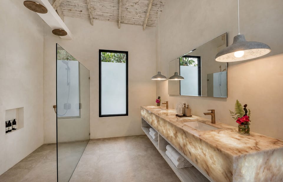 Master ensuite bath