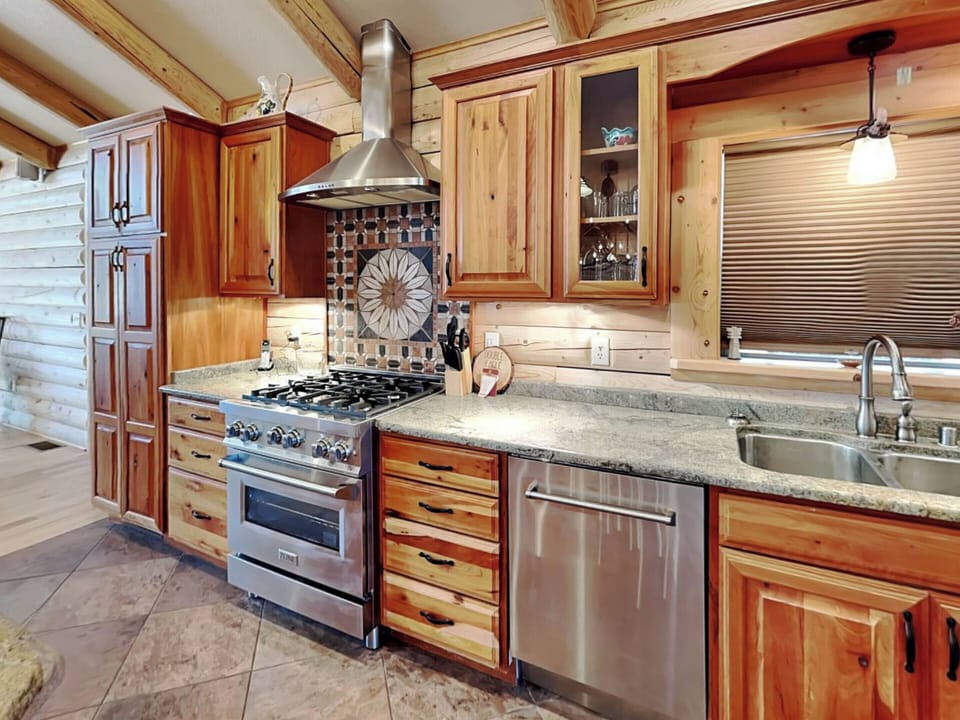 Main House Full Kitchen