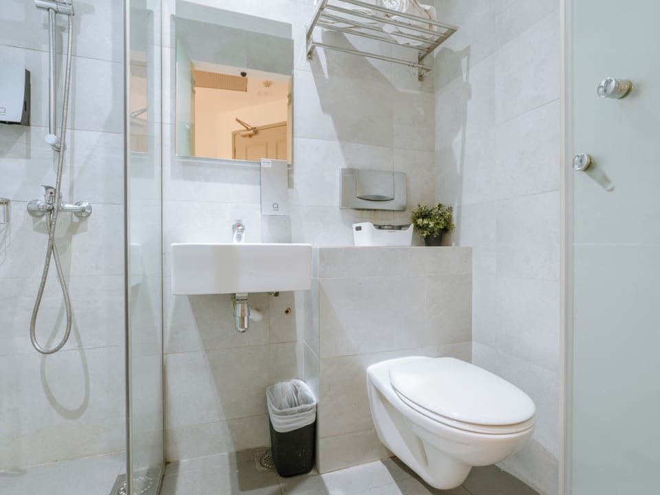 Single Capsule In 2-Bed Female No Window Room | Bathroom | Shower, free toiletries, hair dryer (on request), towels