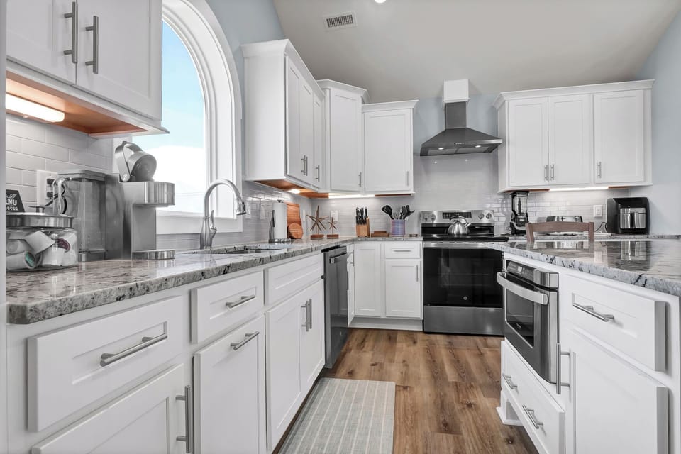 A kitchen with everything you need for those who love to cook!