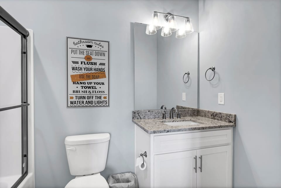 Single sink with beautiful granite countertops!