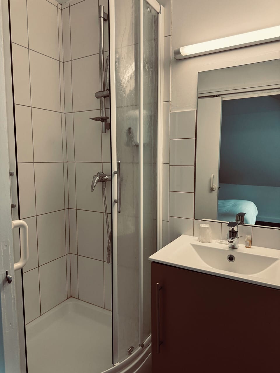 Comfort Double Room, City View | Bathroom | Towels, soap, shampoo, toilet paper