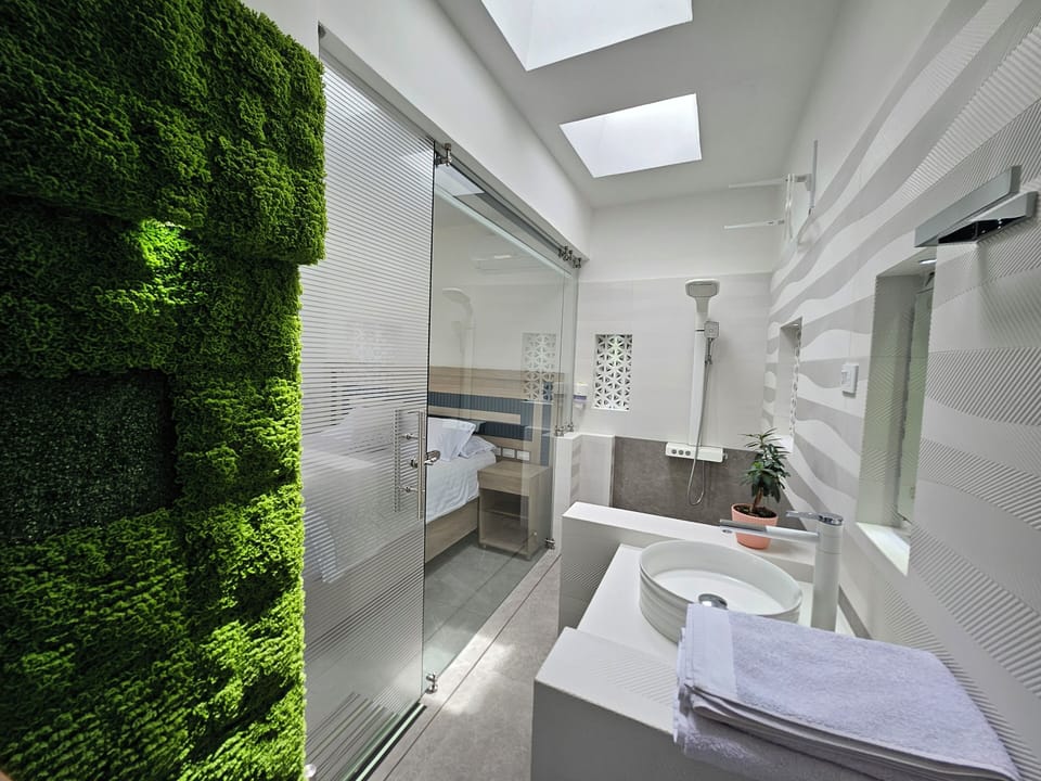 Shower, rainfall showerhead, towels