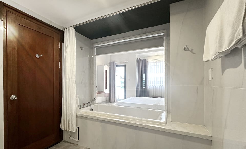 Elite Double Room, Balcony, City View | Bathroom | Hydromassage showerhead, hair dryer, slippers, soap