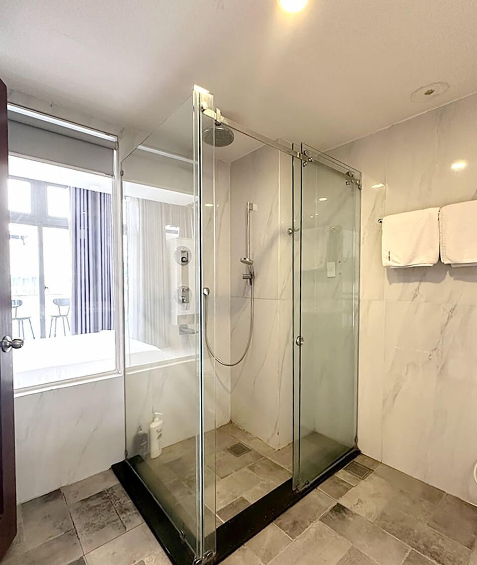 Deluxe Double Room, Balcony, City View | Bathroom | Hydromassage showerhead, hair dryer, slippers, soap