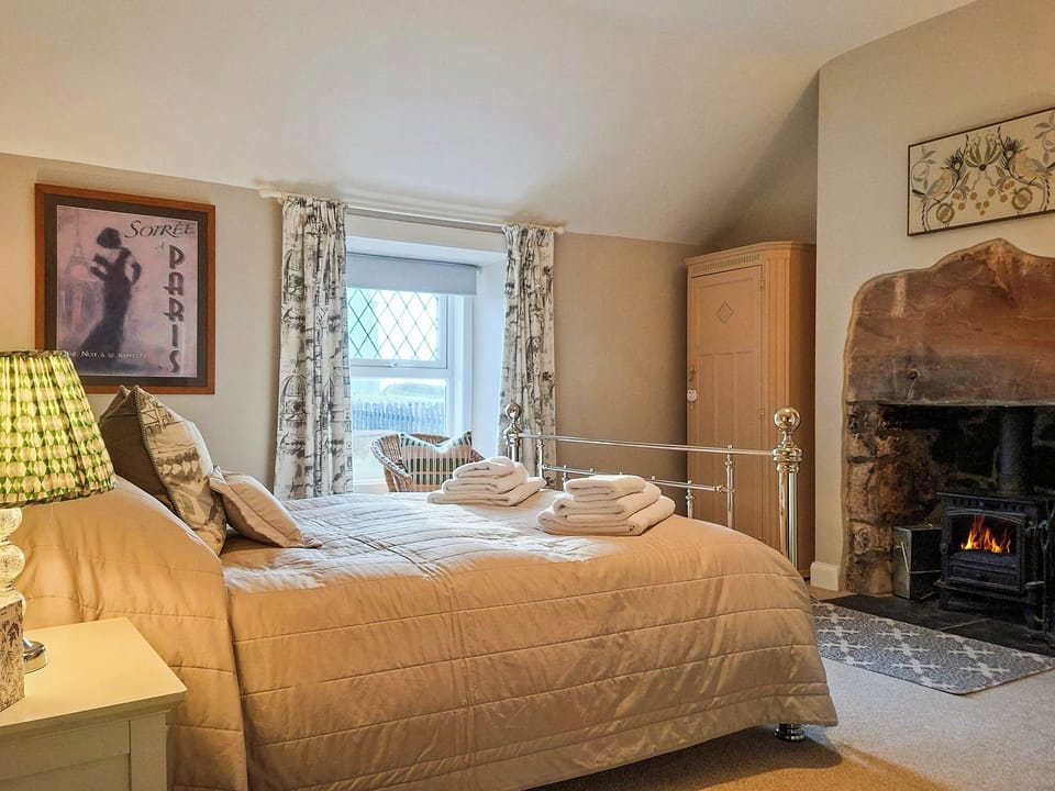 King size bedroom with en-suite | Hawthorn Cottage, Southerness near Dumfries
