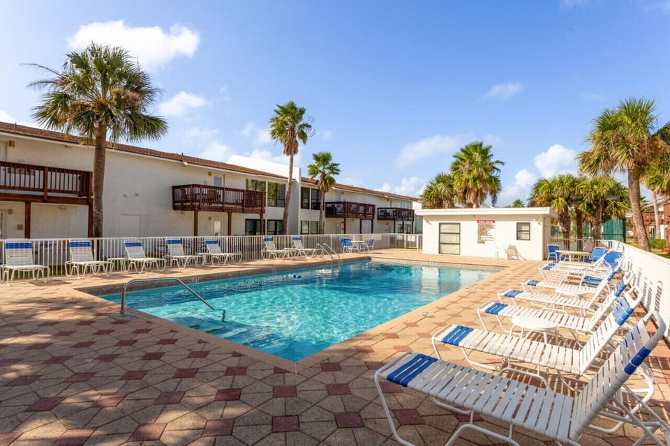 Beachview Condos Community Pool