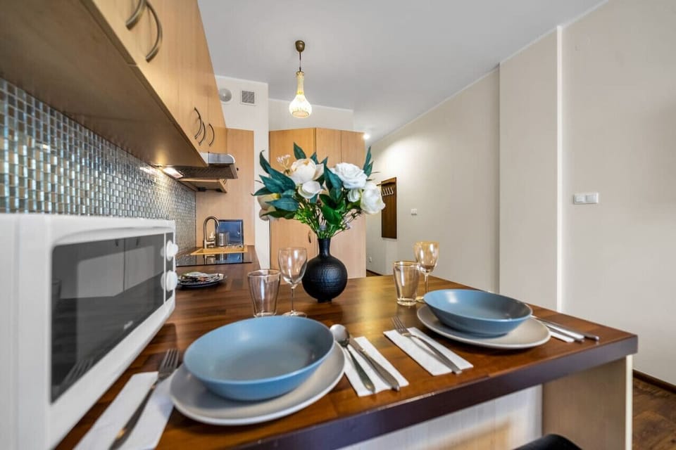 Dining Area | Book Now with RENTUJEMY