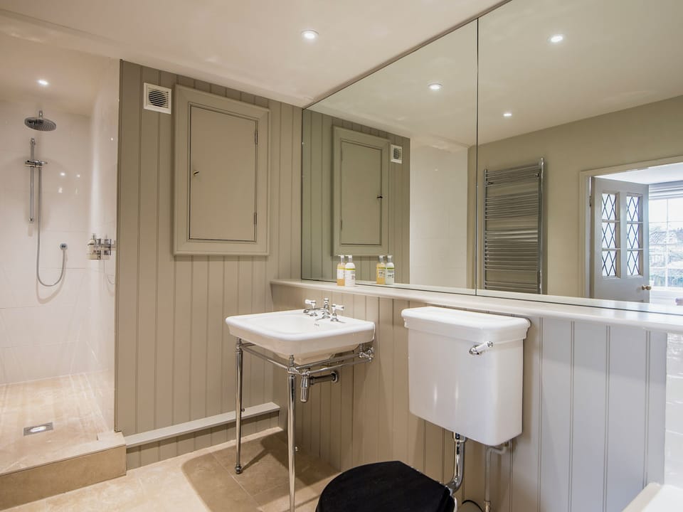 En-suite | The Manor House, Syderstone, near Fakenham