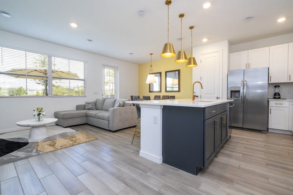 Living Room / Kitchen
