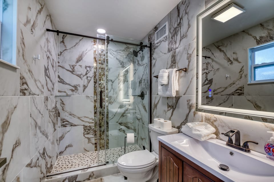 1st Floor Master Bath