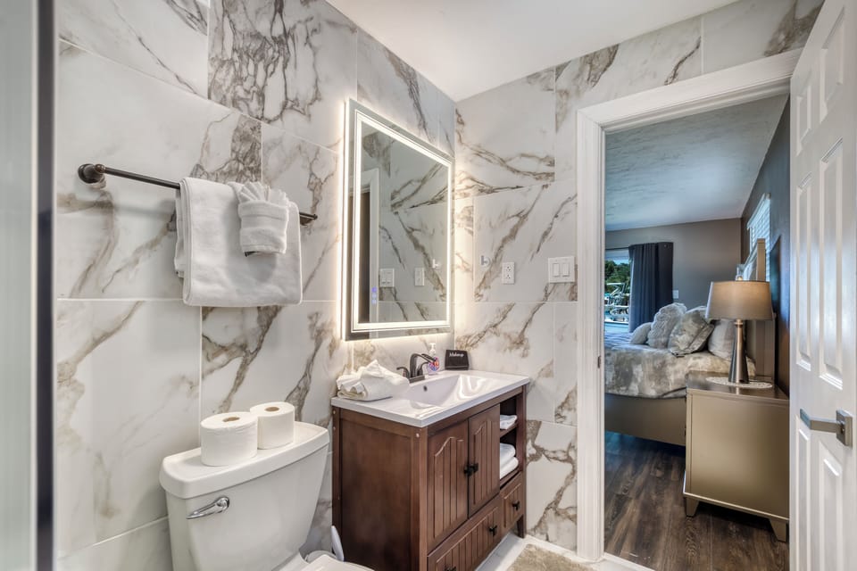 1st Floor Master Bath