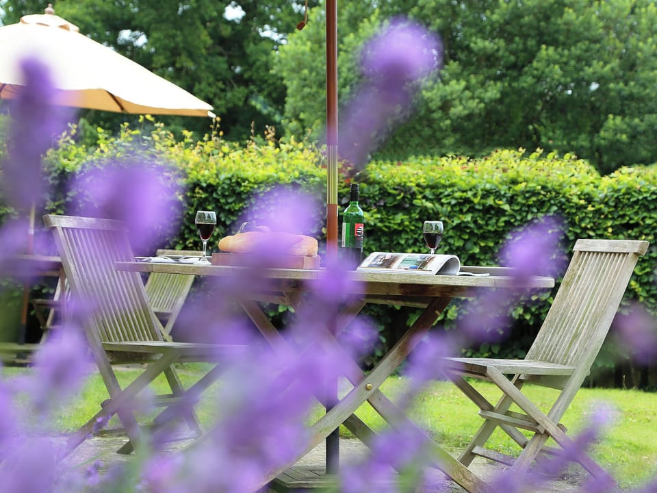 Sitting-out-area | The Dairy at Copper Beeches, Petersfield