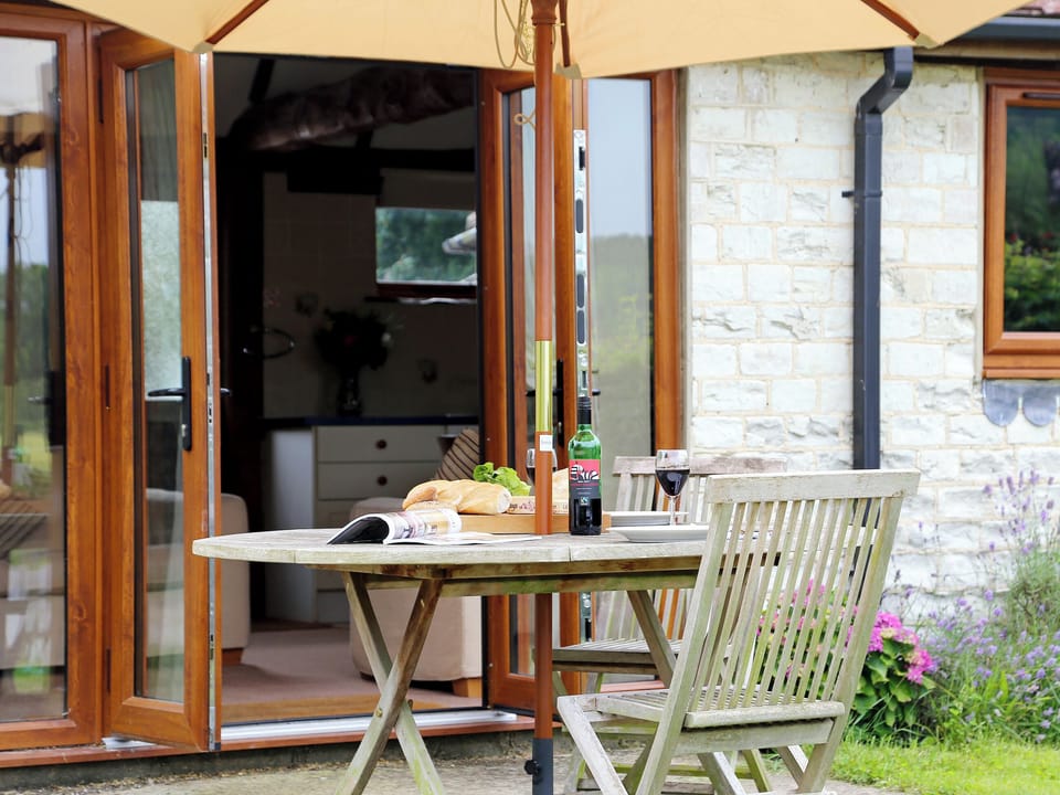 Sitting-out-area | The Dairy at Copper Beeches, Petersfield