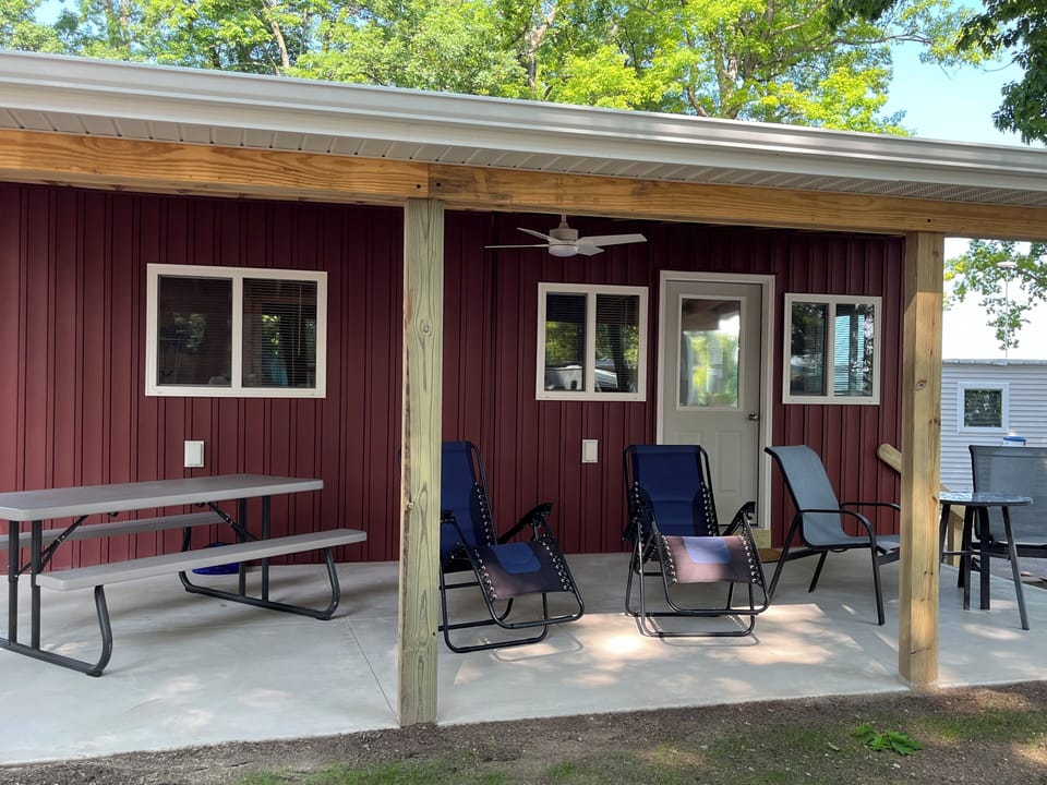 Newly remodeled cottage with all knotty pine walls. Beautiful and comfy.