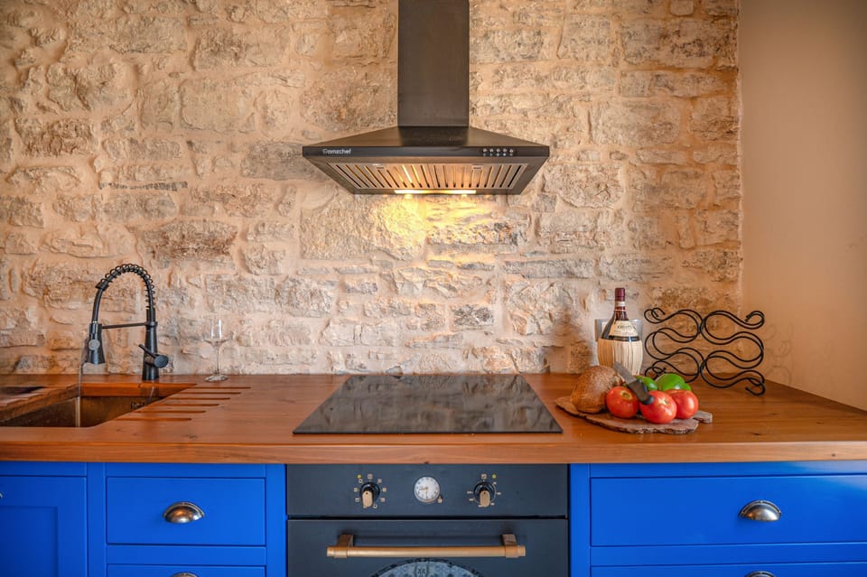Fine features of fully fitted kitchen