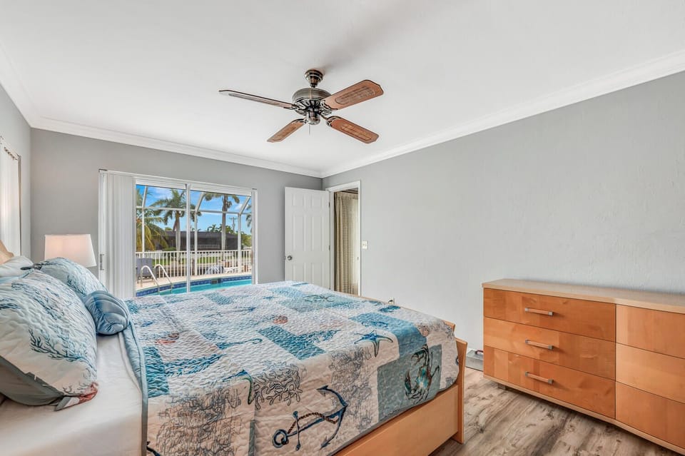 Master Bedroom (1)