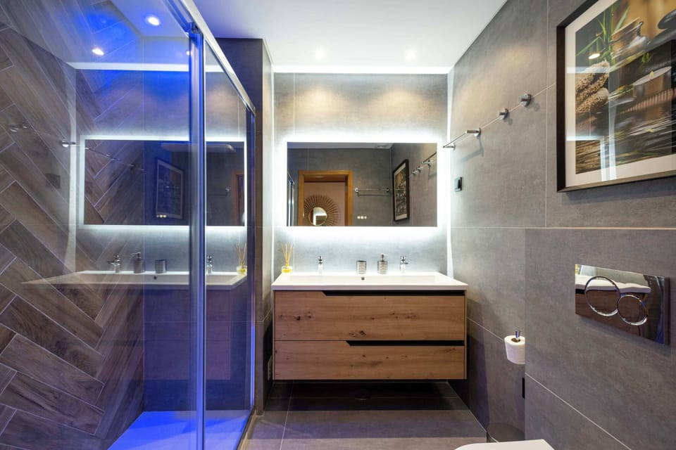 Double shower room