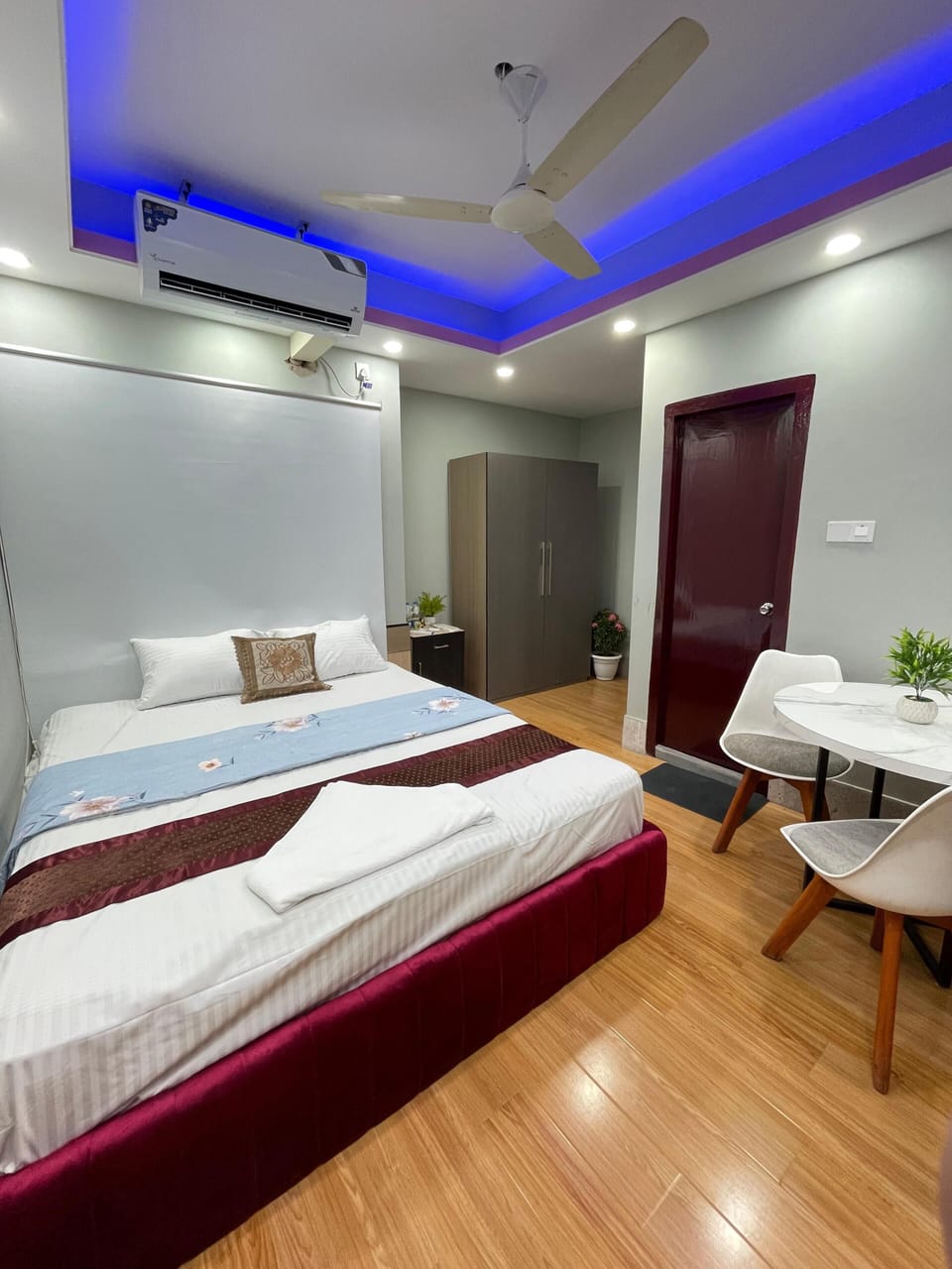 Premium bedding, down comforters, Select Comfort beds, laptop workspace