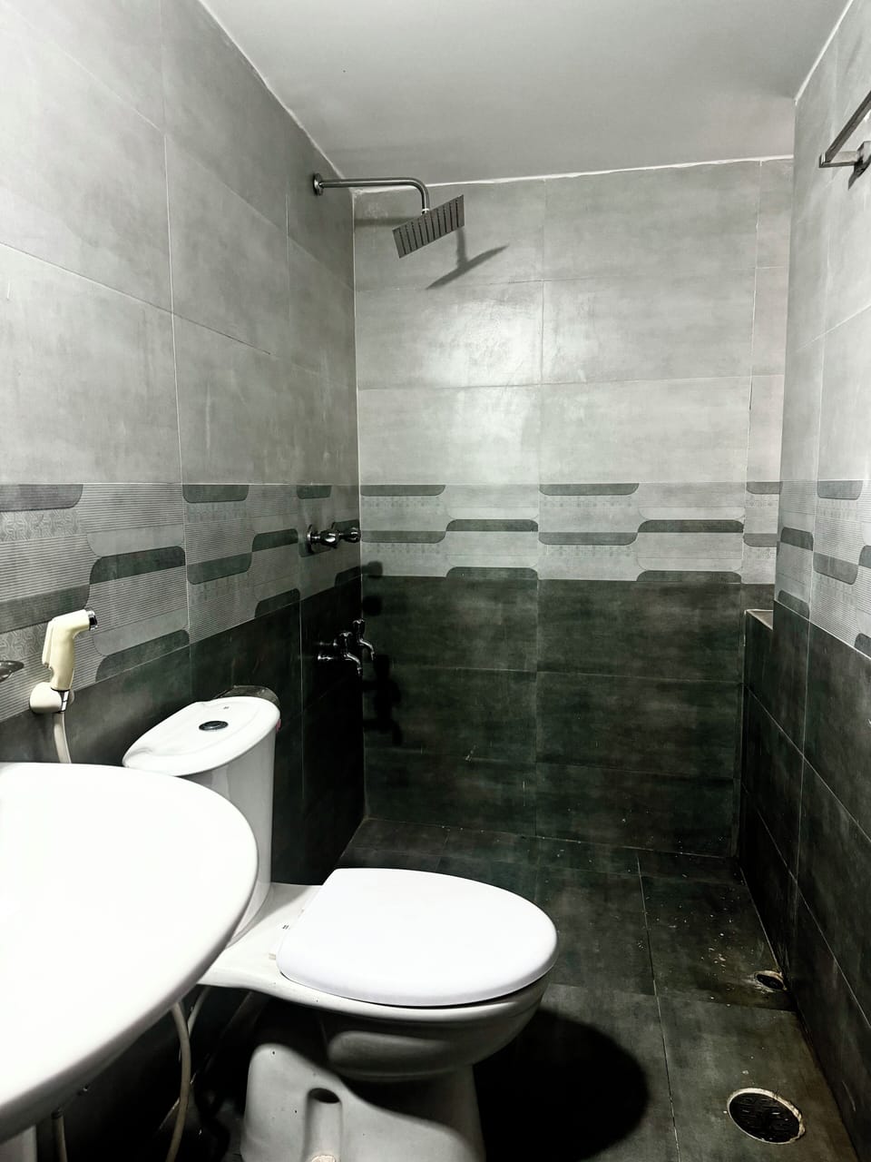 Family Suite, Garden View | Bathroom | Separate tub and shower, slippers, towels, soap