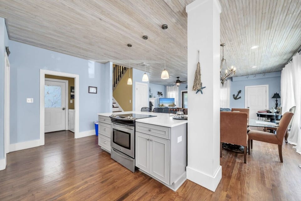 Perfect open floor plan for entertaining.
