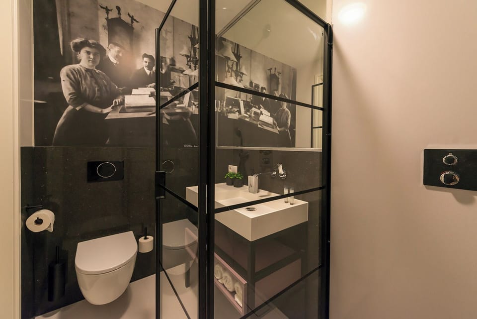 Book a cheap stay at a central Tilburg hotel with modern studio apartments. Great for Efteling, Beekse Bergen, or city exploring