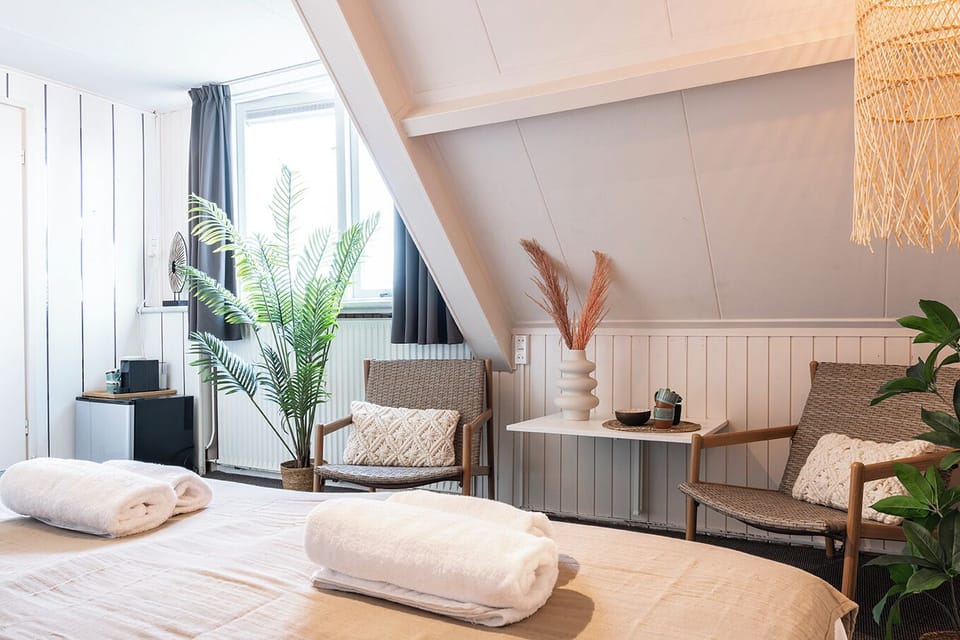 Overnacht in een knusse bed and breakfast in Zoutelande, inclusief een heerlijk lokaal ontbijt.