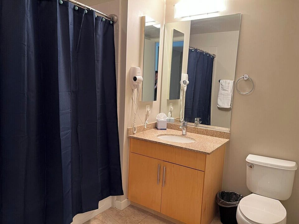 Full-Size Bathroom