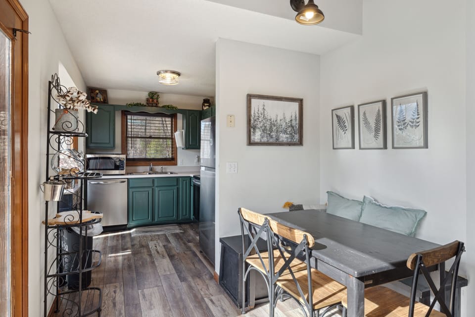 Cabin, 2 Bedrooms | Dining