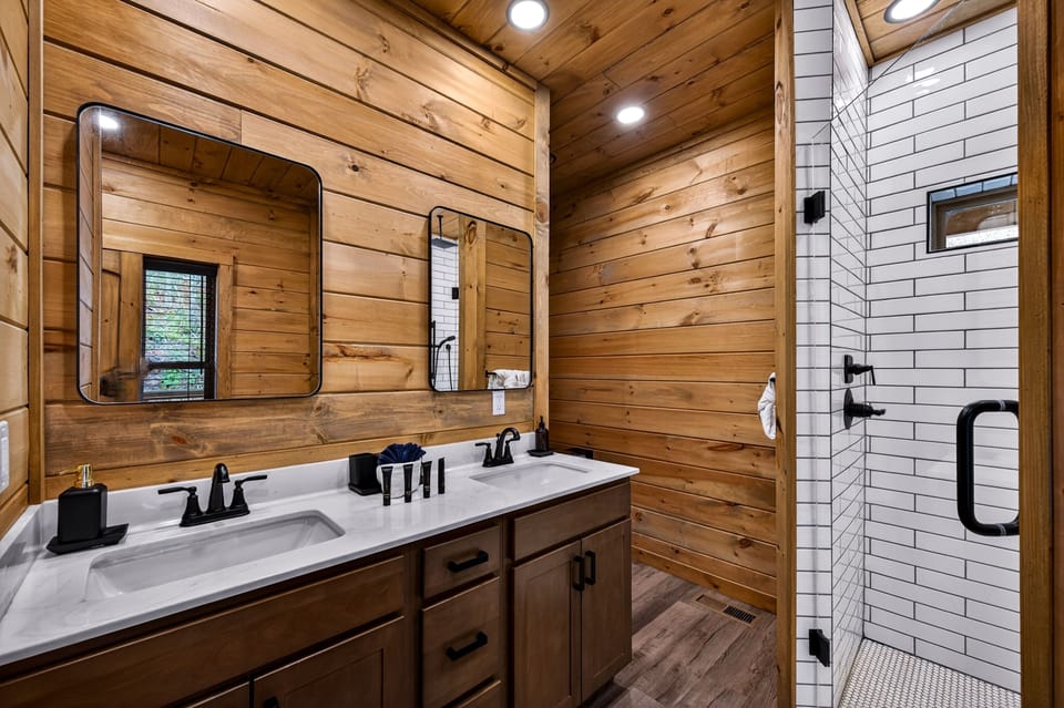 Jerne Of A Lifetime 4 Bedroom Cabin by RedAwning Cabin in Sevier County