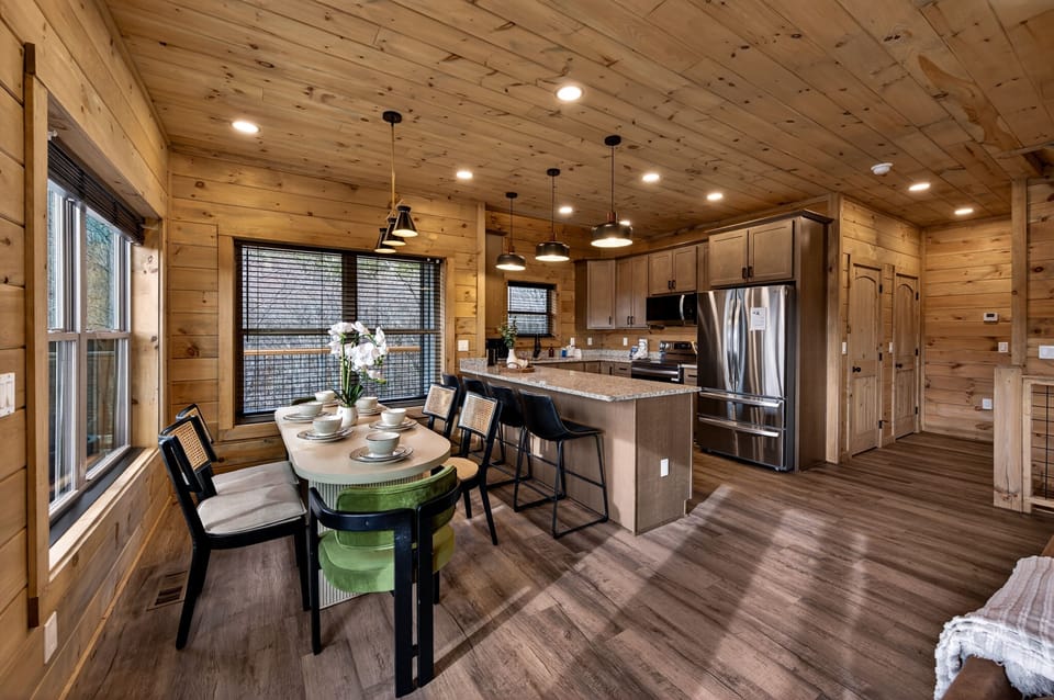 Cabin, 4 Bedrooms | Private kitchen | Coffee/tea maker, fridge, oven, toaster