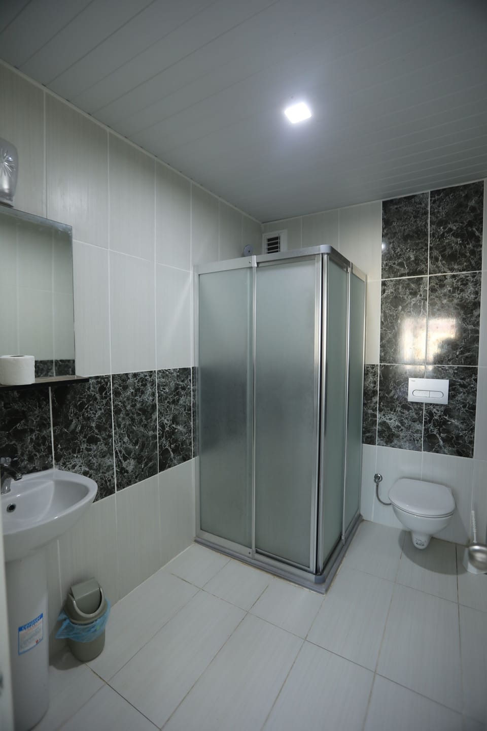 Family Double Room | Bathroom | Shower, hair dryer, slippers, towels