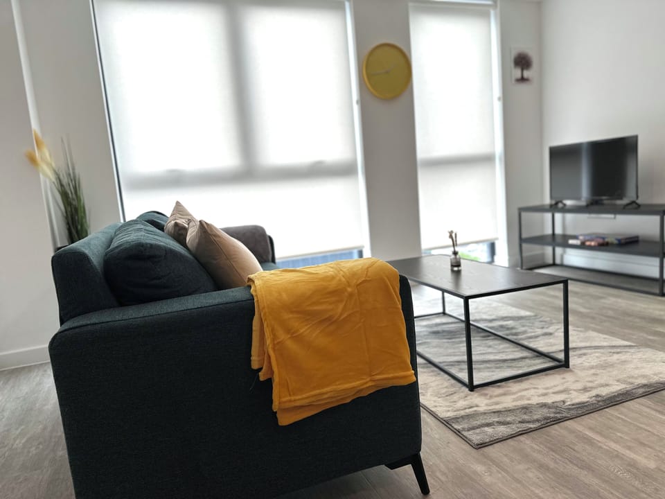 Apartment | Living area | Flat-screen TV