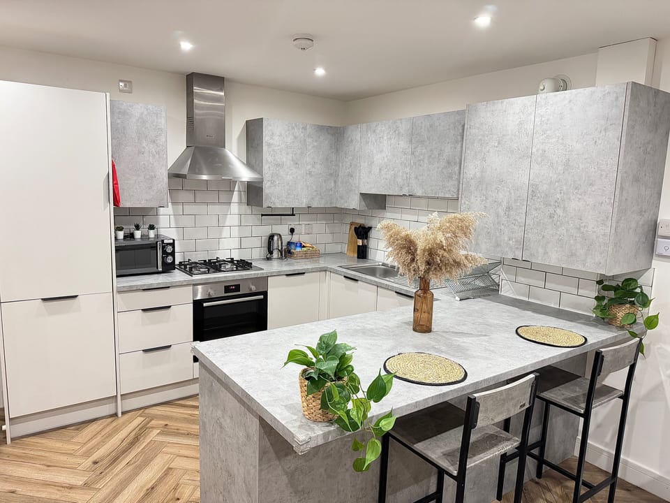 Apartment | Private kitchen | Fridge, microwave, oven, stovetop