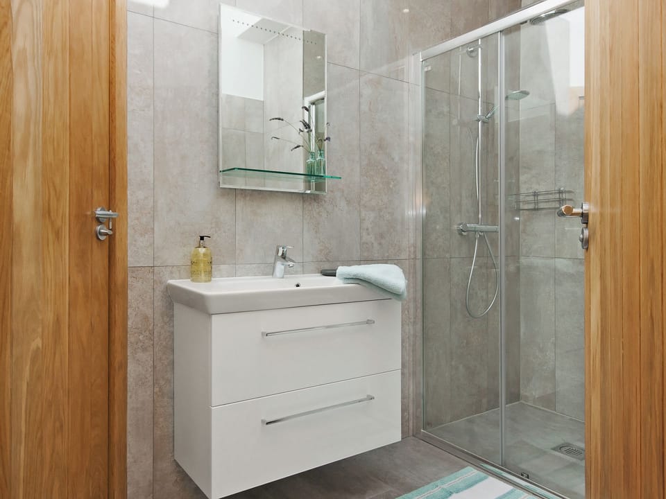 Bathroom | Blackdown Farm, Nr. Blackawton, Dartmouth