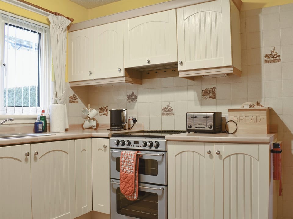 Well equipped kitchen | The Willows, Brodick, Isle of Arran