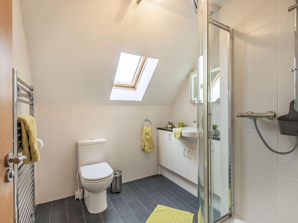 Shower room | Cwt Drecs - Penrhyn Farm Cottages, Llanfwrog, near Holyhead