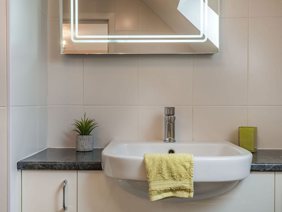 Shower room | Cwt Drecs - Penrhyn Farm Cottages, Llanfwrog, near Holyhead