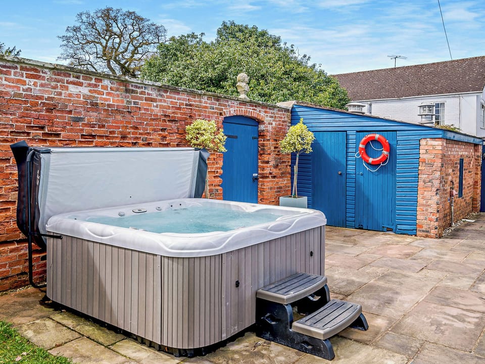 Hot tub | Pengethley Manor - Pengethley Manor Estate, Peterstow