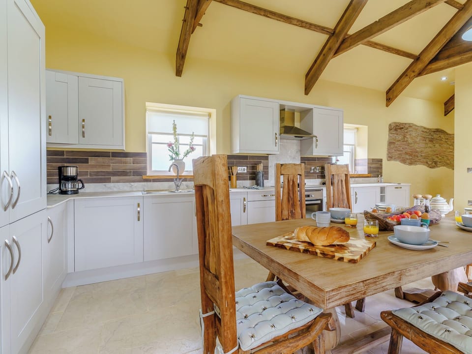 Kitchen/diner | The Stables - Musselwick Farm, St Brides