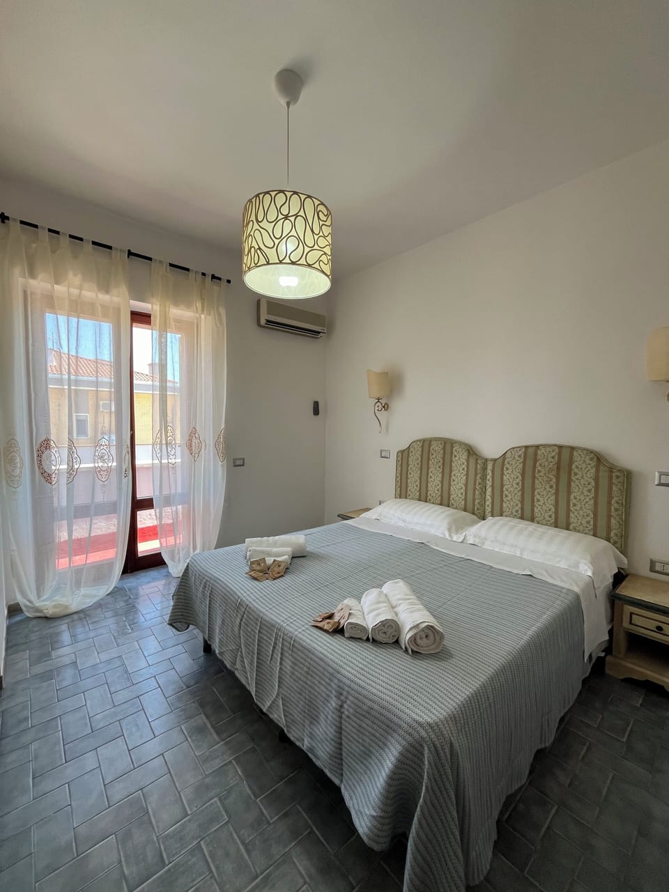 Standard Double or Twin Room | In-room safe, desk, soundproofing, iron/ironing board