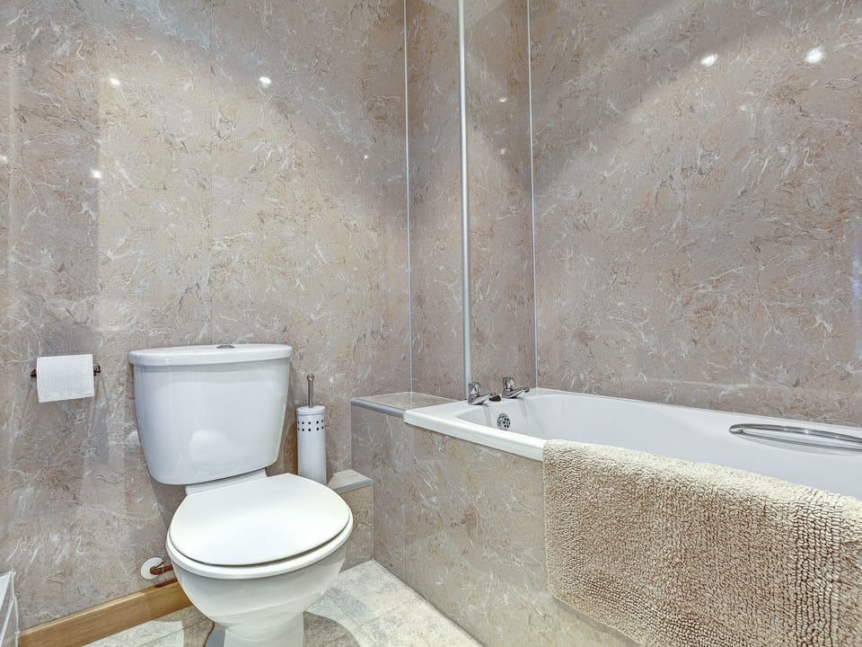 Bathroom | 5 Red Rock - Red Rock Apartments, Dawlish Warren
