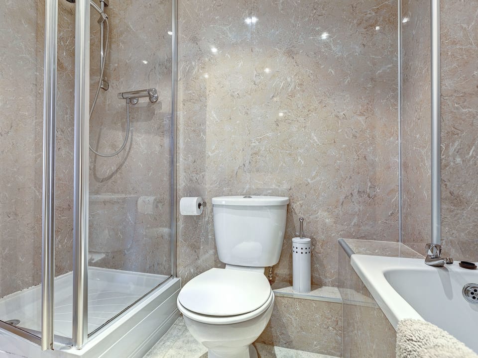 Bathroom | 5 Red Rock - Red Rock Apartments, Dawlish Warren