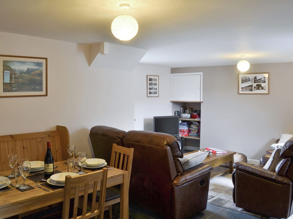 Spacious living and dining room | Beudy, Rhyd Ddu, Caernarfon