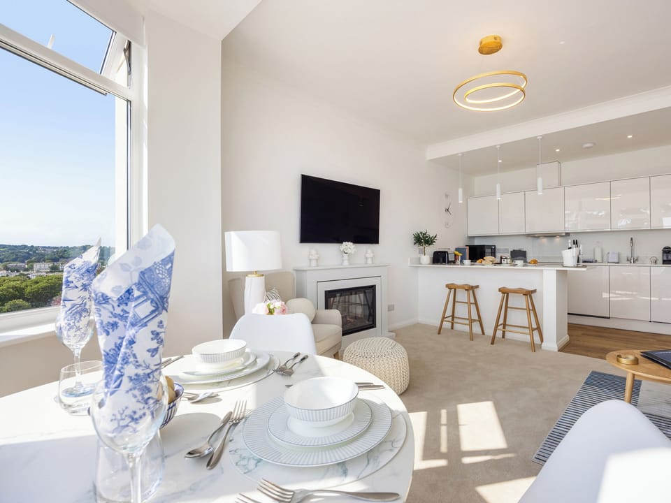 Living area | Tides Reach, Torquay Seafront