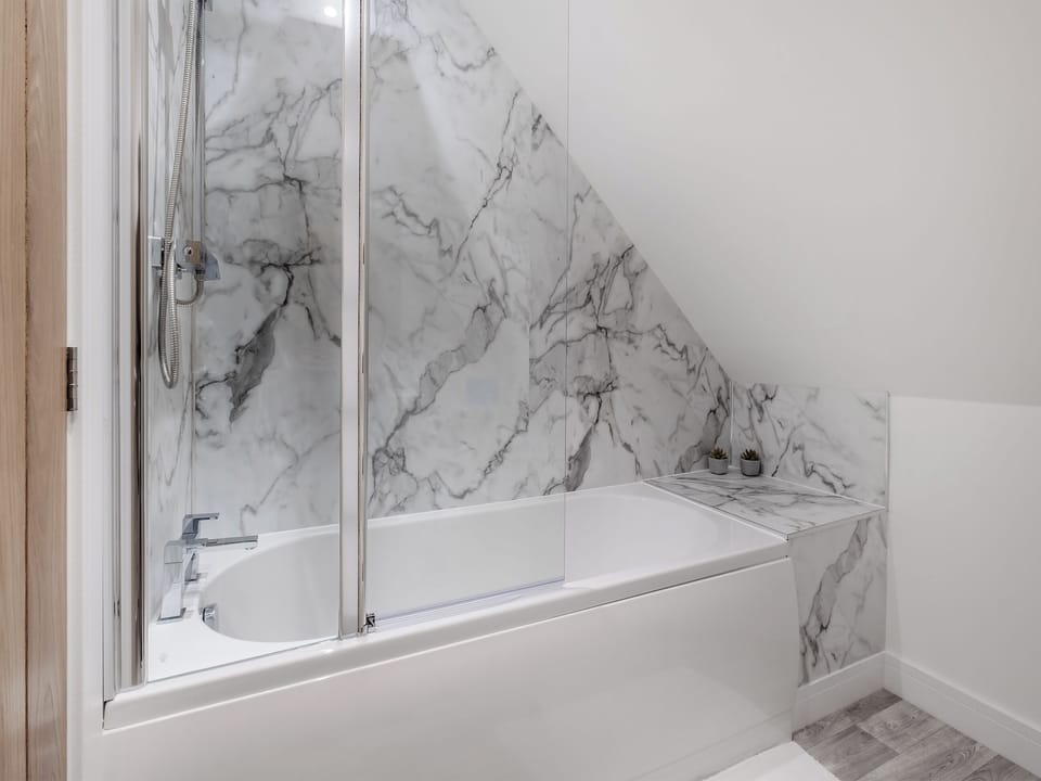 Bathroom | Trafalgar - Fair Isle Holiday Cottages, Near Newport