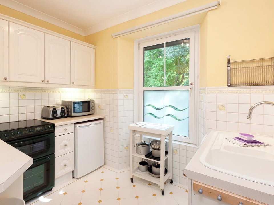 Fully fitted kitchen | The Promenade Deck, Kingswear