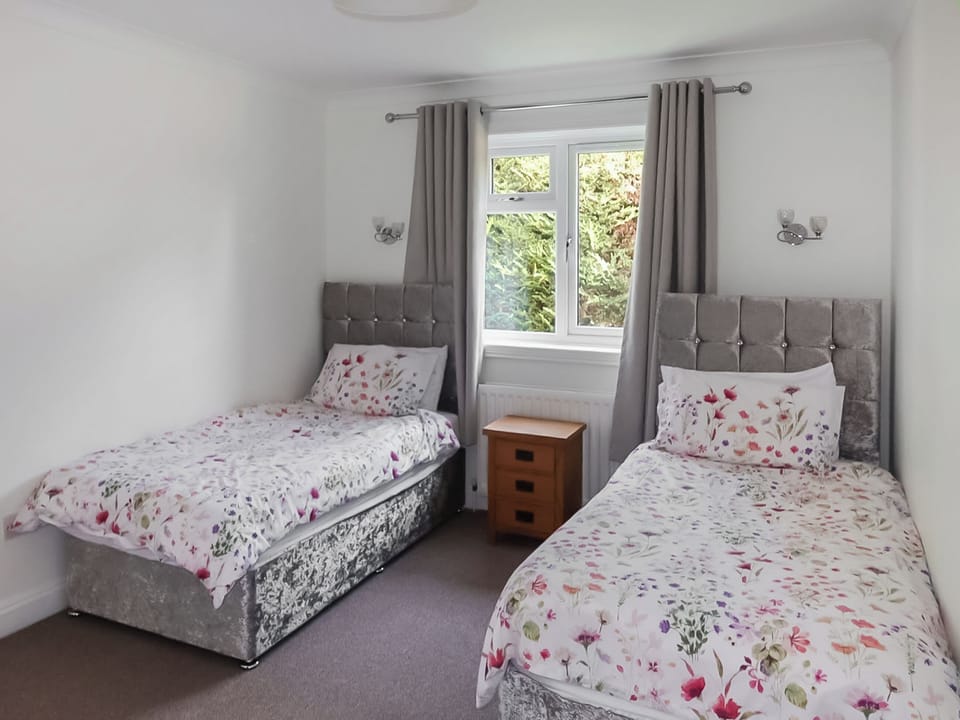 Twin bedroom | Swallow - Lakeside Retreat, Marston